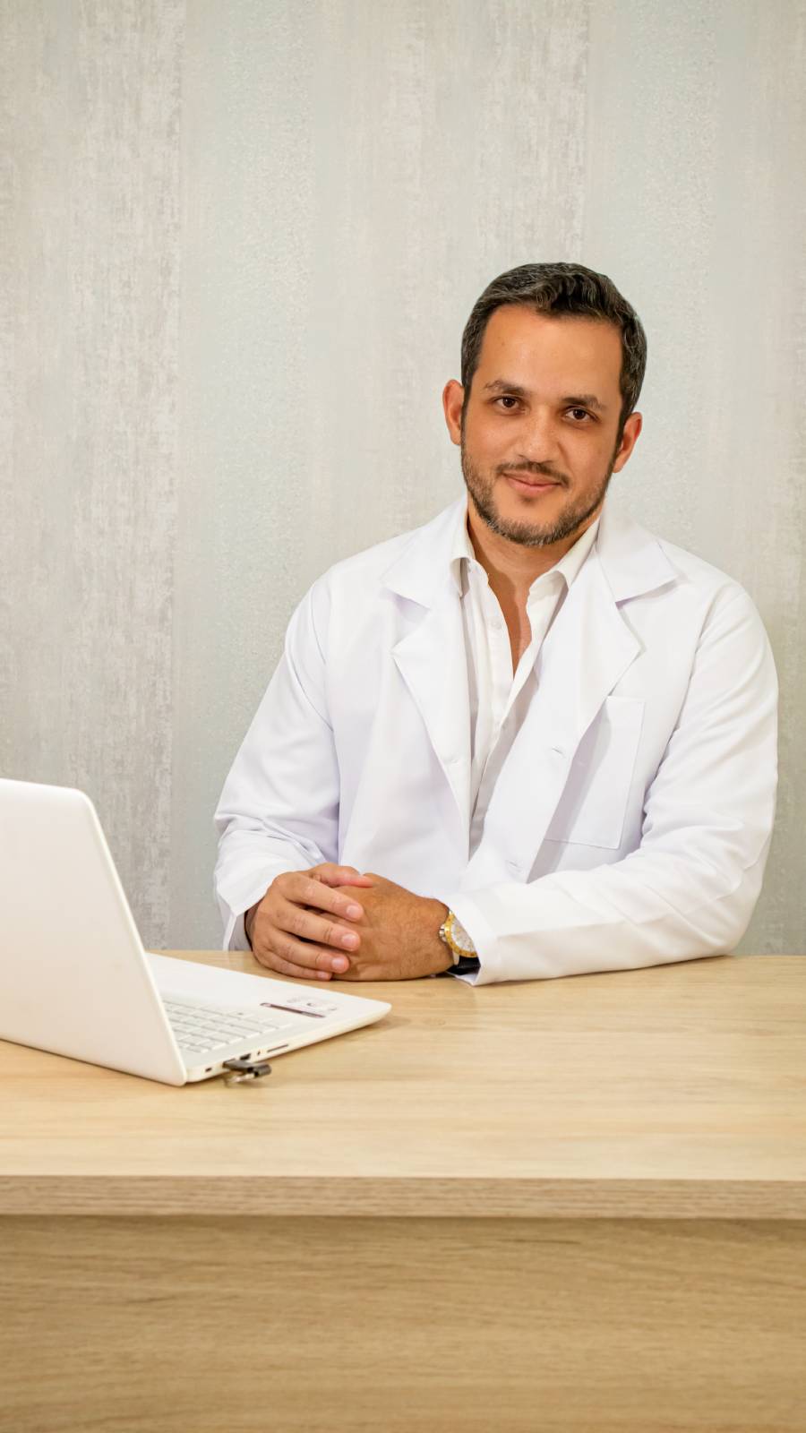 Dr. Francisco Reales